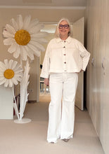 Laden Sie das Bild in den Galerie-Viewer, Jeansjacke von Hemisphere
