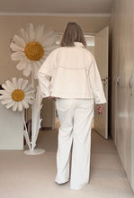 Laden Sie das Bild in den Galerie-Viewer, Jeansjacke von Hemisphere
