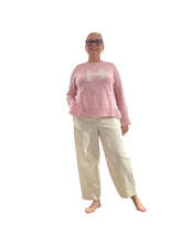 Laden Sie das Bild in den Galerie-Viewer, HEMISPHERE Pullover mit Initial H in Rosa
