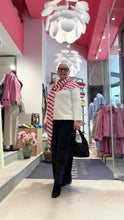 Laden und Abspielen von Videos im Galerie-Viewer, Limitiert- Dreieckstuch groß aus Cashmere in Streifen rot und weiß
