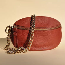 Laden Sie das Bild in den Galerie-Viewer, TIEFENBACHER LEHMANN HIP BAG mini in Chestnut mit Gold
