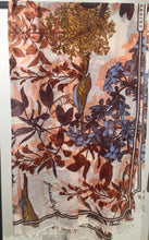 Laden Sie das Bild in den Galerie-Viewer, Friendly Hunting felted Stole - Print  Teahouse Birds in Nectarine/ Marina /Snow
