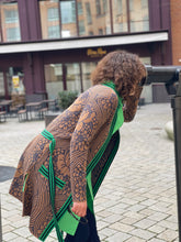 Laden Sie das Bild in den Galerie-Viewer, Oleana  Sharpie cardigan in  green higlighter
