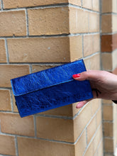 Laden Sie das Bild in den Galerie-Viewer, Zilla Brieftasche in der Farbe electric blue
