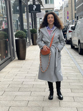 Laden Sie das Bild in den Galerie-Viewer, TIEFENBACHER LEHMANN HIP BAG mini in Chestnut mit Gold

