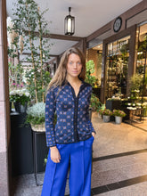 Laden Sie das Bild in den Galerie-Viewer, Oleana Arne agryle Jacket in Blau
